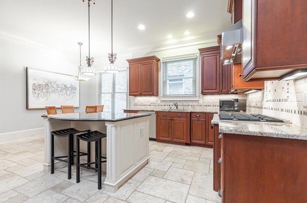 3174 Silver Lk Dr, Atlanta GA 30319-2344 exterior