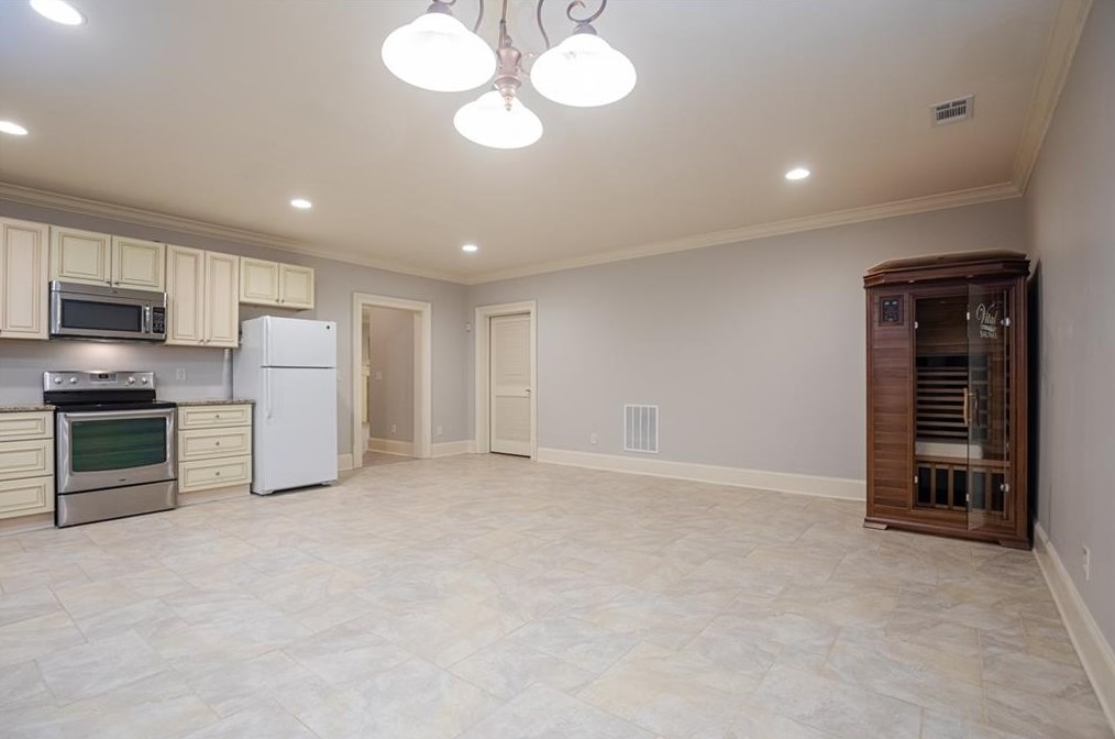 3174 Silver Lk Dr, Atlanta GA 30319-2344 exterior