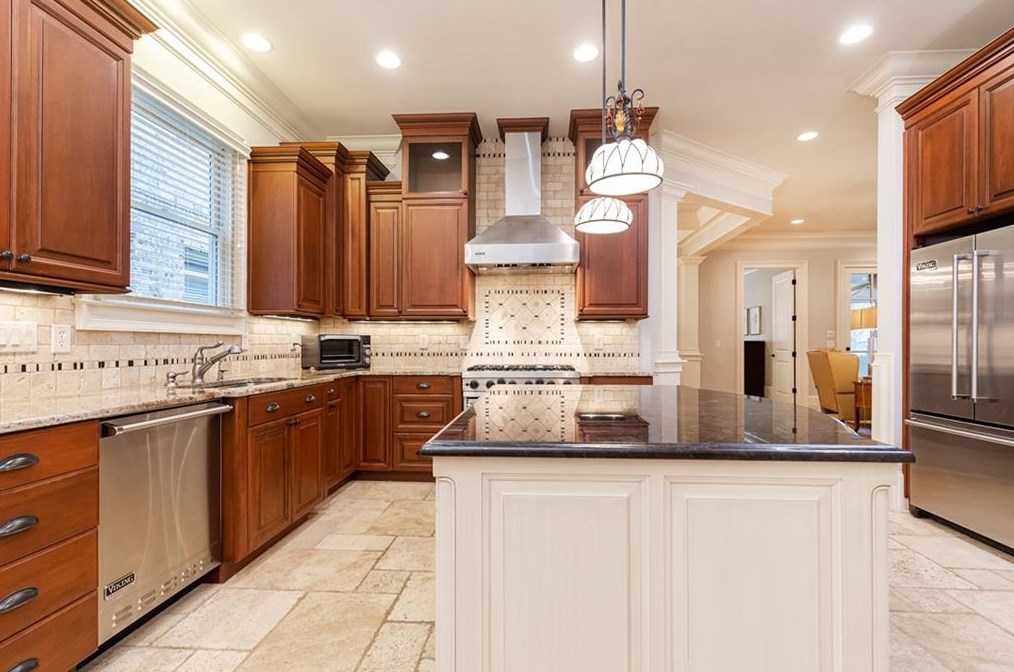 3174 Silver Lk Dr, Atlanta GA 30319-2344 exterior