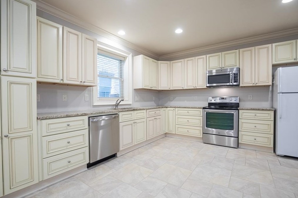 3174 Silver Lk Dr, Atlanta GA 30319-2344 exterior