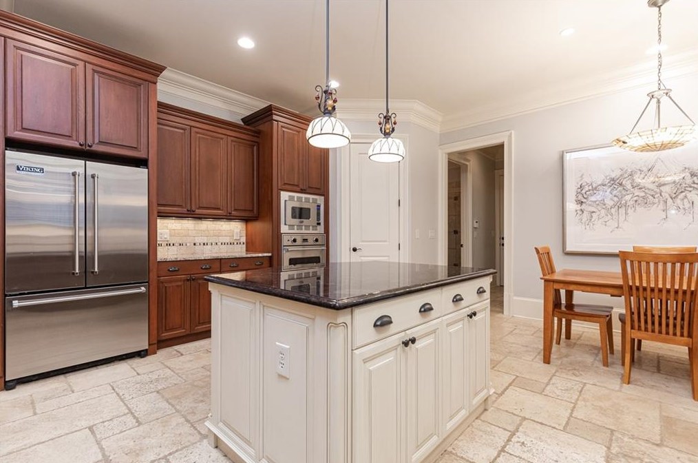 3174 Silver Lk Dr, Atlanta GA 30319-2344 exterior