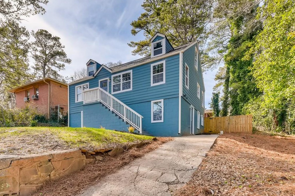 90 Whitaker Cir, Atlanta GA  30314-1815 exterior