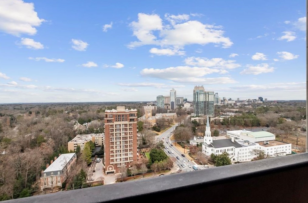 2660 Peachtree Rd, Atlanta GA  30305-3605 exterior