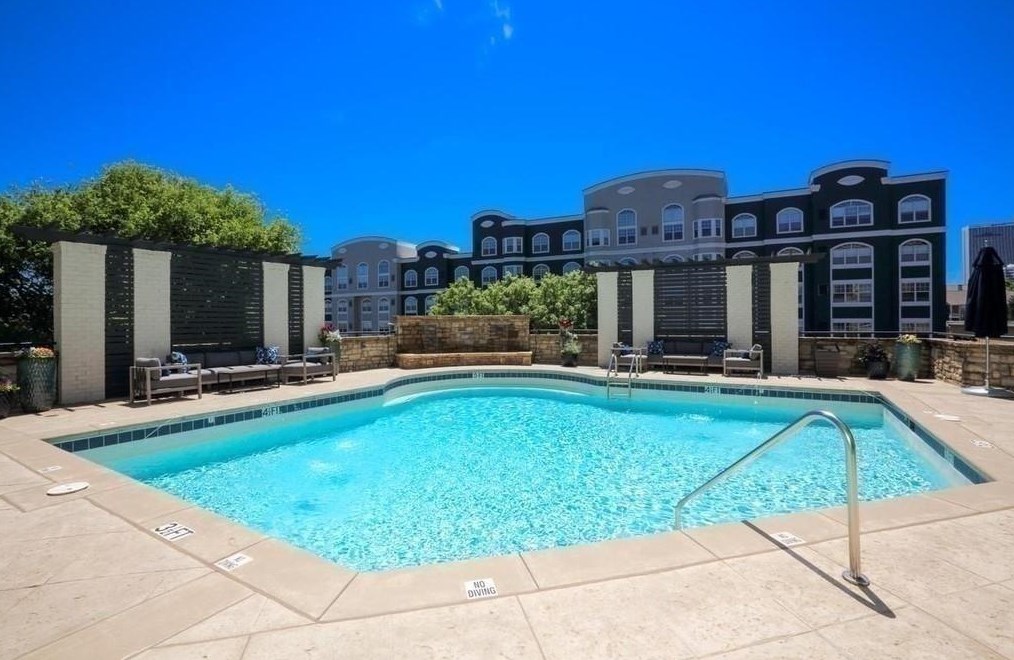 625 Piedmont Ave, Atlanta GA  30308-6200 exterior