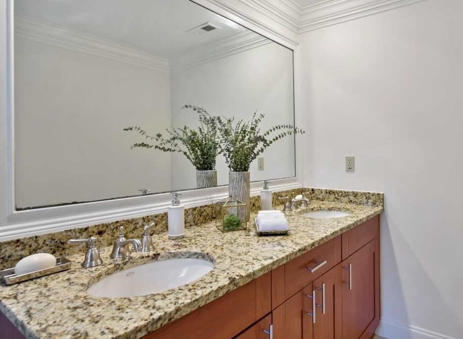 1930 Wildwood Pl, Atlanta GA  30324-4957 exterior