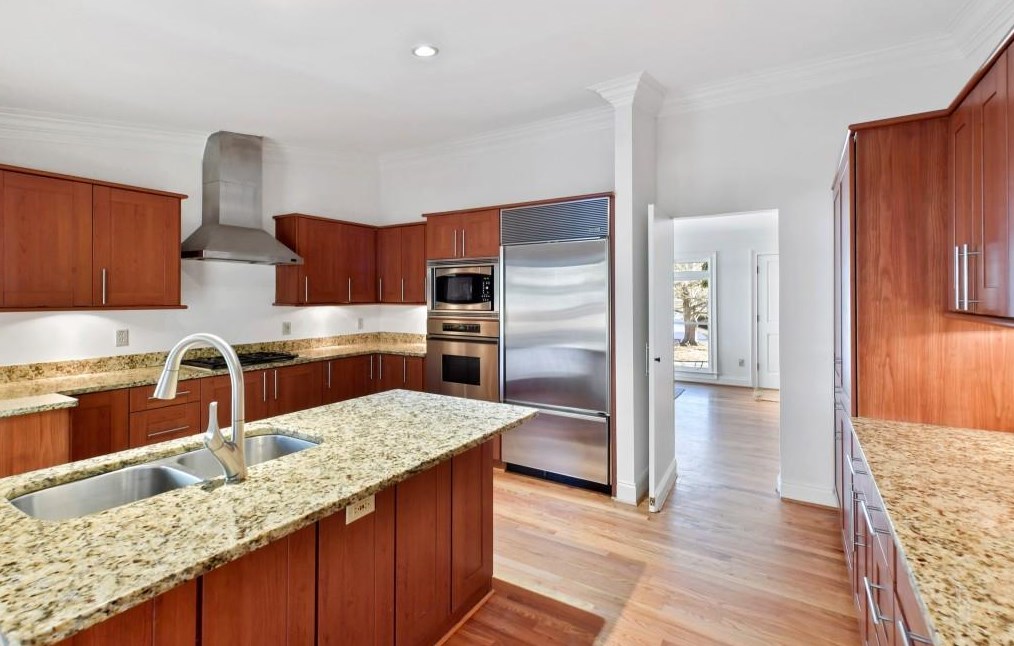 1930 Wildwood Pl, Atlanta GA  30324-4957 exterior