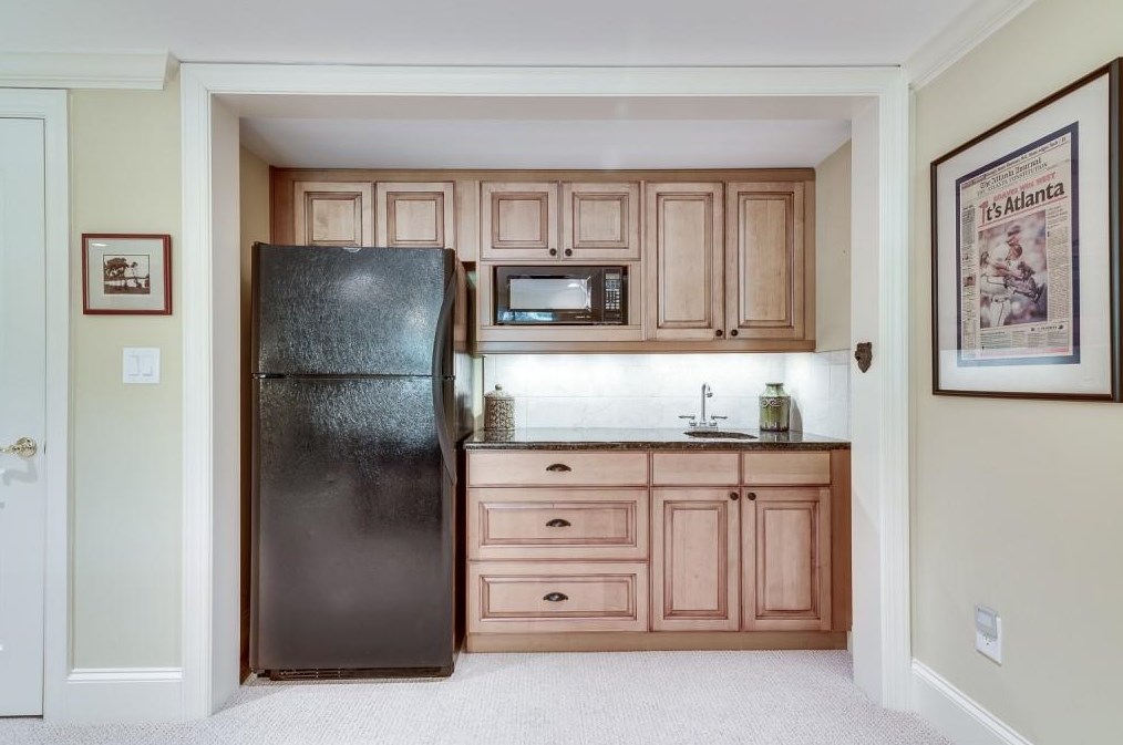 2478 Oakleigh Ct, Atlanta GA  30329 exterior