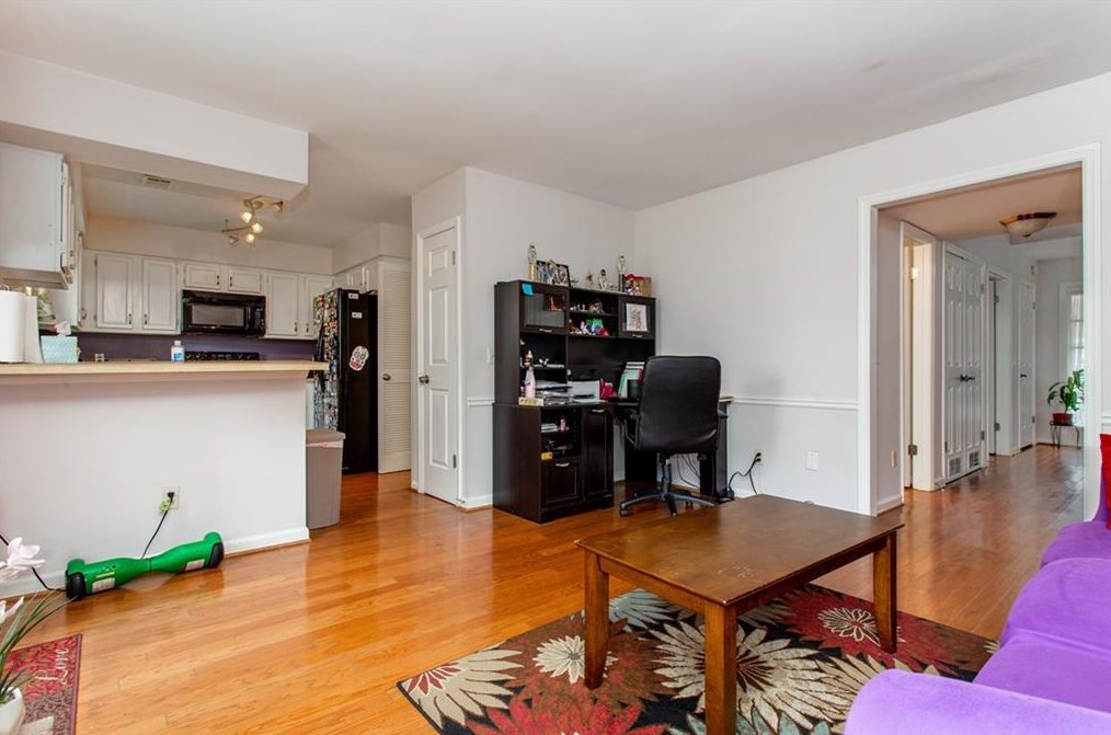 4561 Vlg Oaks Way, Atlanta GA 30338-5711 exterior