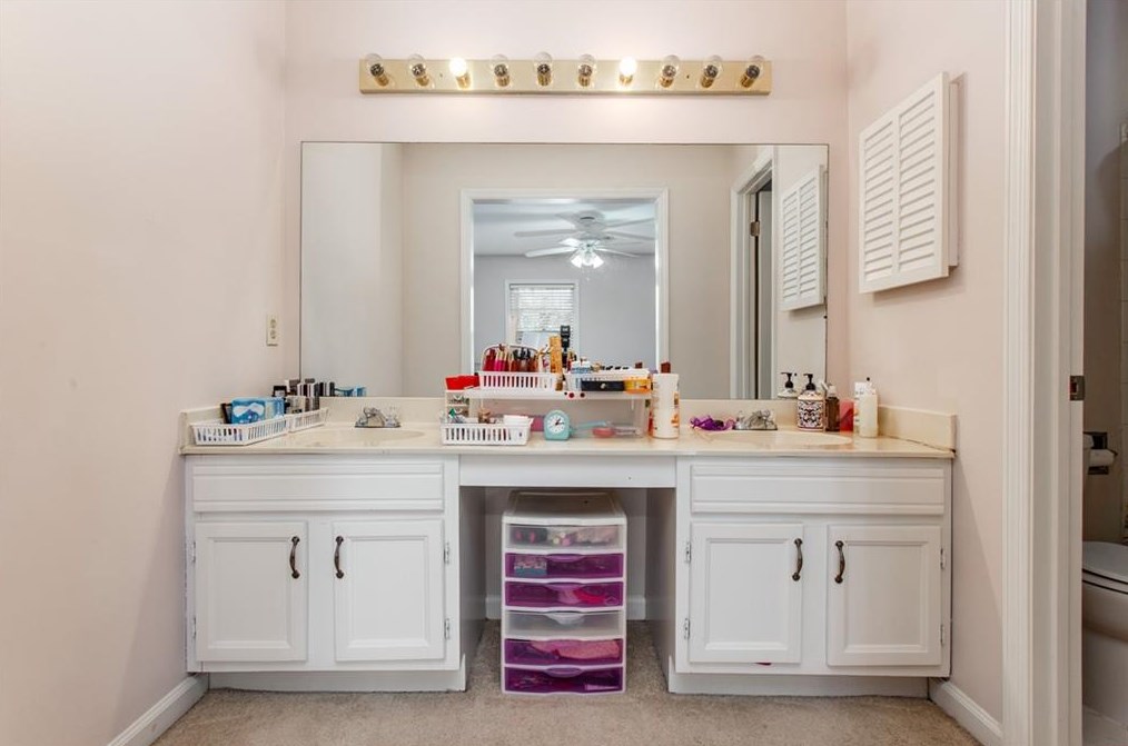 4561 Vlg Oaks Way, Atlanta GA 30338-5711 exterior