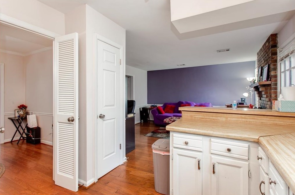 4561 Vlg Oaks Way, Atlanta GA 30338-5711 exterior