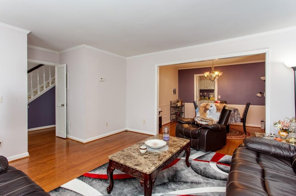 4561 Vlg Oaks Way, Atlanta GA 30338-5711 exterior