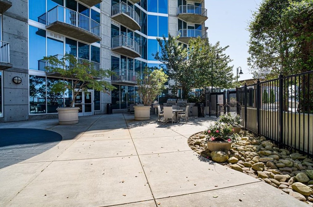 400 Peachtree St, Atlanta GA  30308-3505 exterior