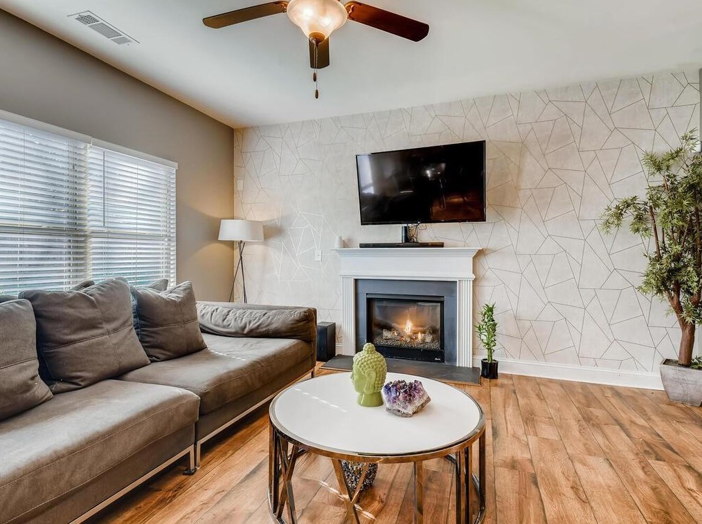 4192 Woodland Park Dr, Atlanta GA  30331 exterior