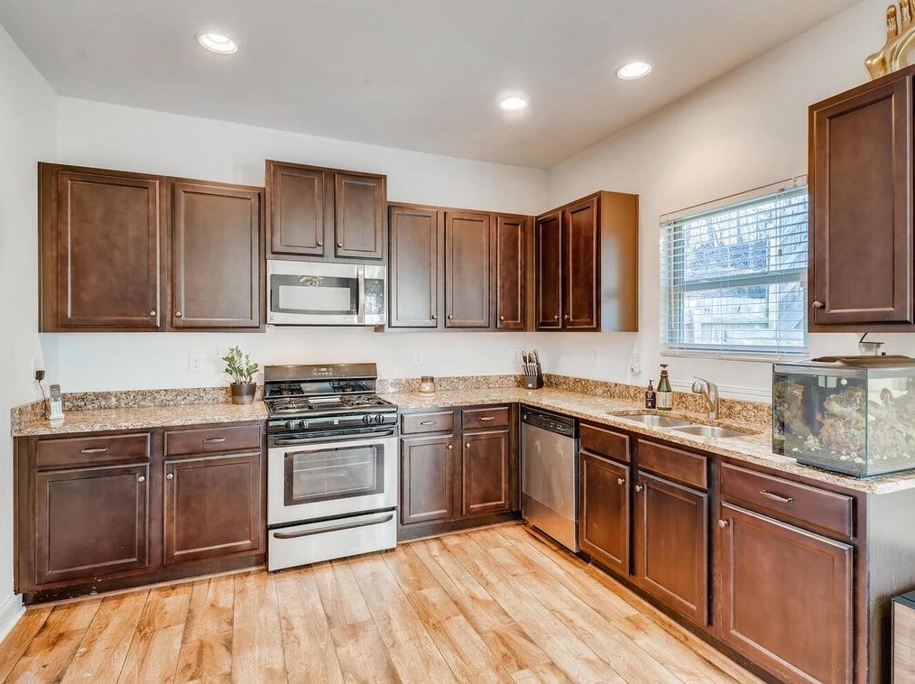 4192 Woodland Park Dr, Atlanta GA  30331 exterior