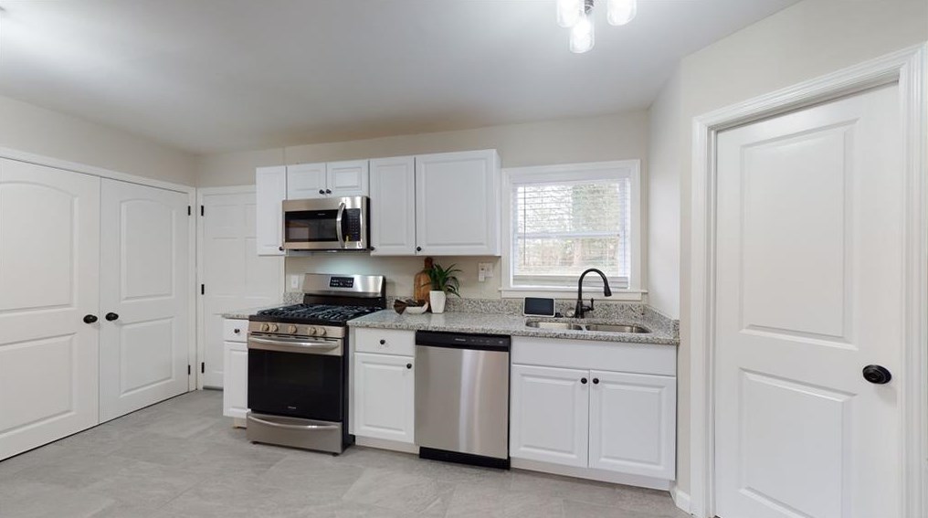 1530 Woodland Cir, Atlanta GA  30316-3160 exterior