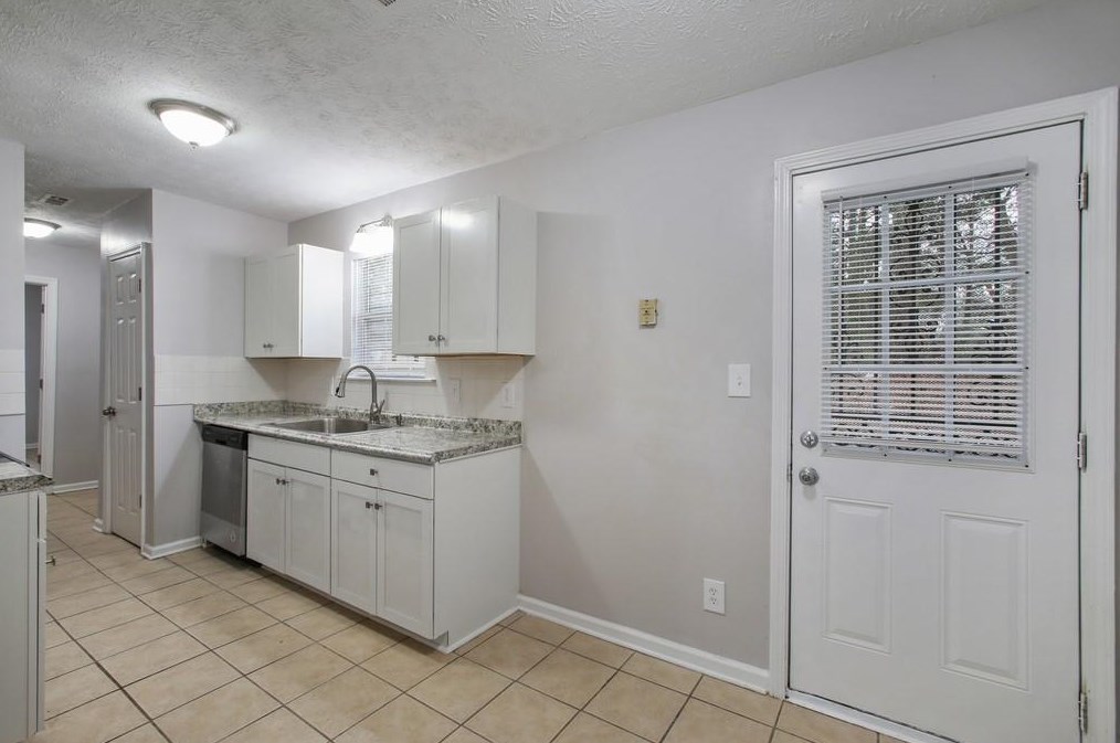 315 Onyx Ct, Atlanta GA  30349-8458 exterior