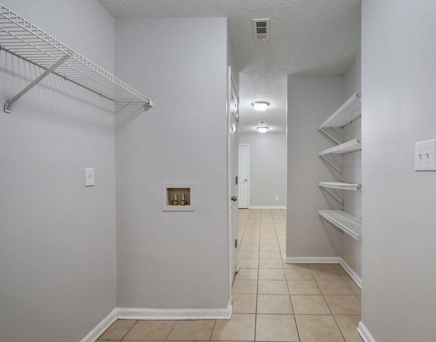 315 Onyx Ct, Atlanta GA  30349-8458 exterior