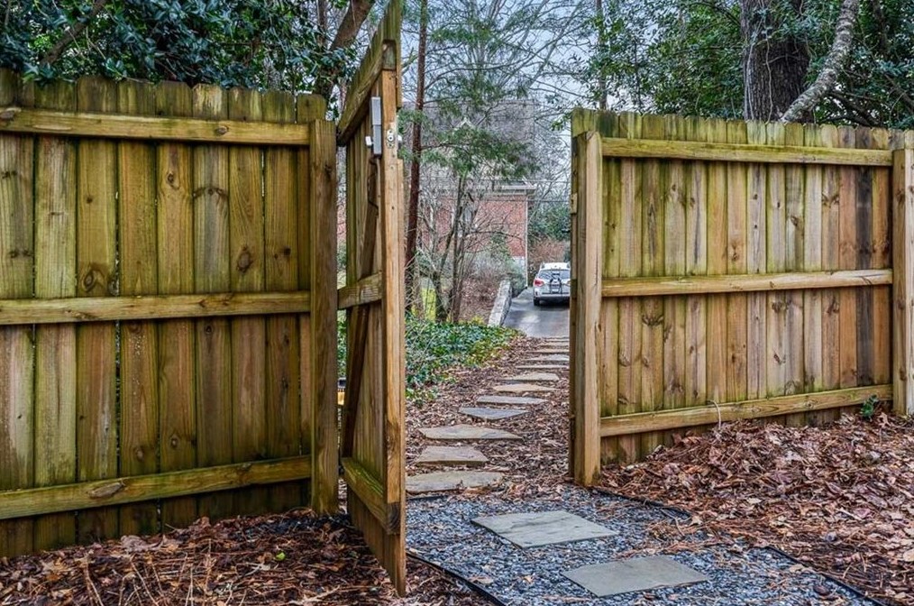 352 Lamont Dr, Decatur GA 30030-2337 exterior