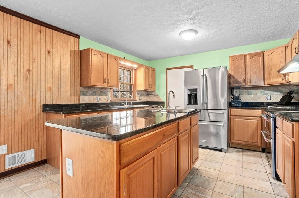 4000 Maplewood Dr, Decatur GA  30035-2339 exterior