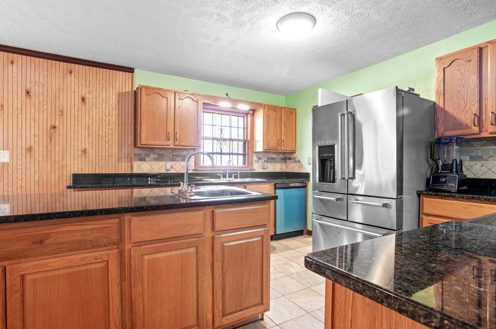 4000 Maplewood Dr, Decatur GA  30035-2339 exterior