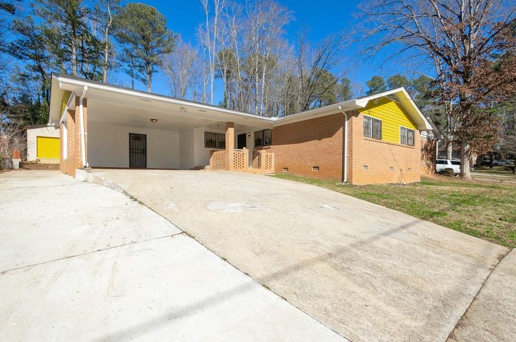 4000 Maplewood Dr, Decatur GA  30035-2339 exterior