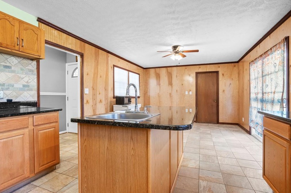 4000 Maplewood Dr, Decatur GA  30035-2339 exterior