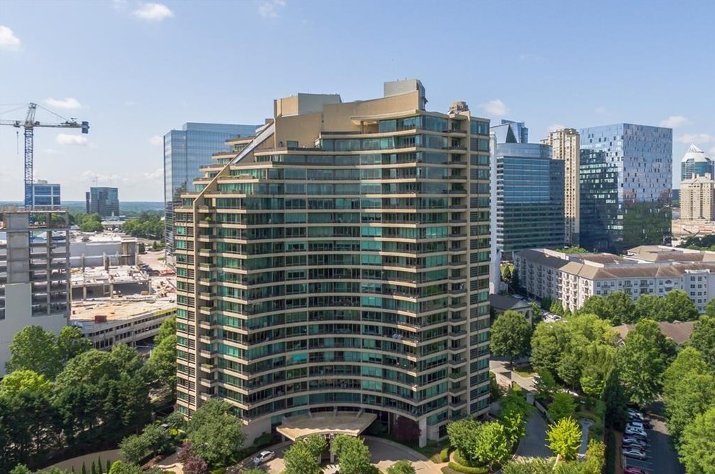 700 Park Regency Pl, Atlanta GA  30326-1271 exterior