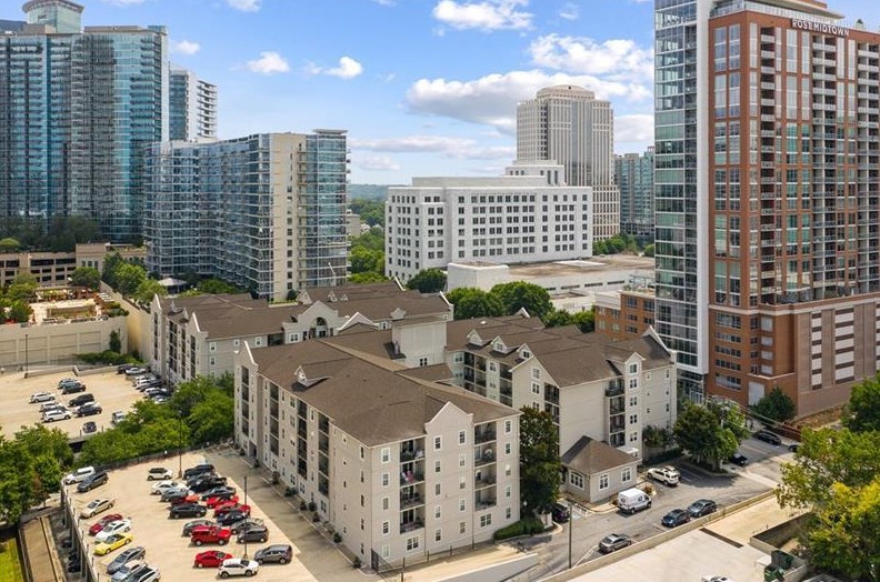 1074 Peachtree Walk, Atlanta GA 30309-3925 exterior