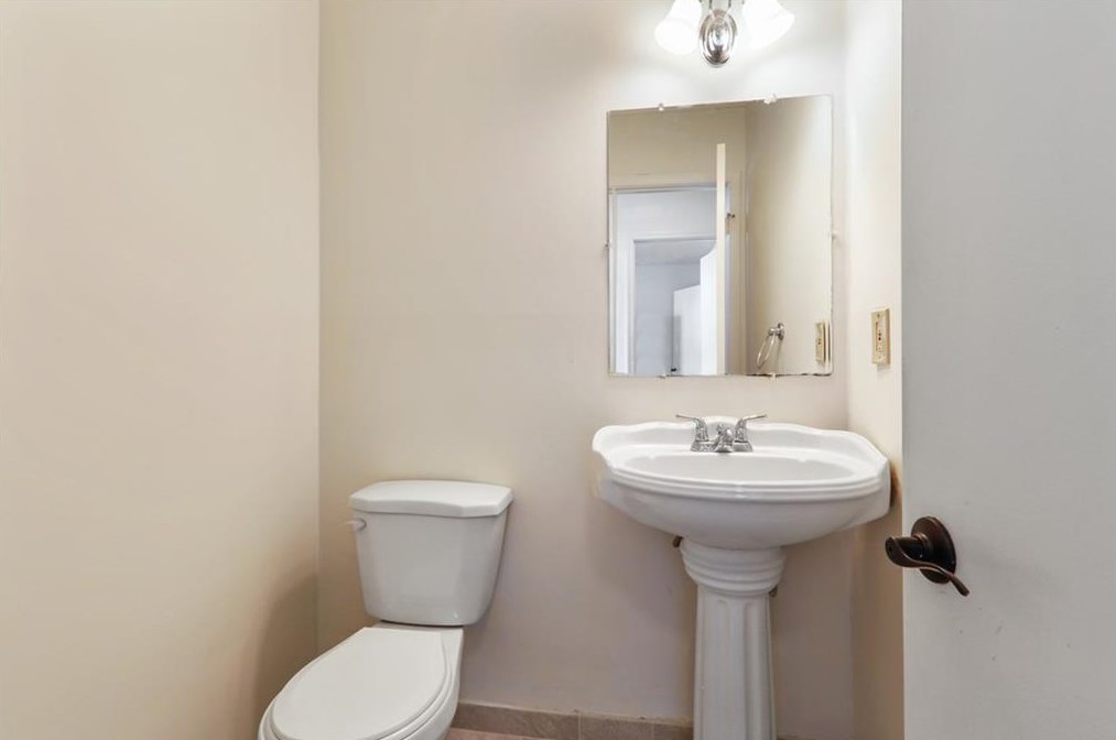 828 Heritage Sq, Decatur GA 30033-4178 exterior