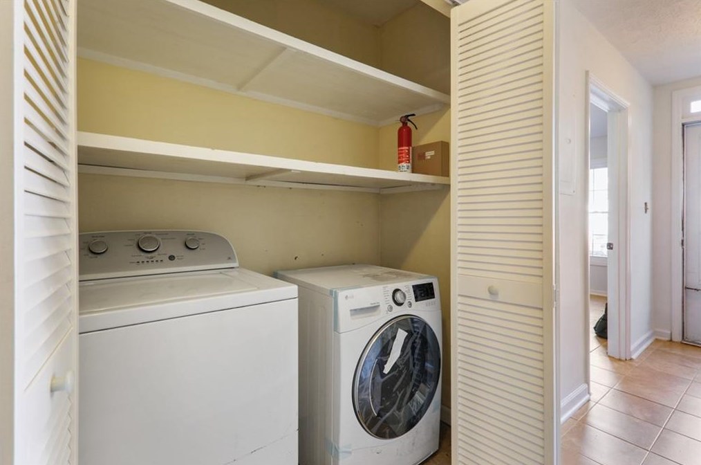 828 Heritage Sq, Decatur GA 30033-4178 exterior