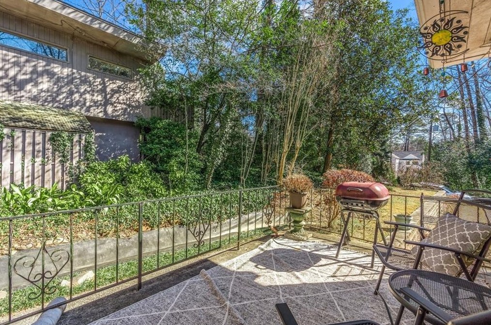 1870 Windemere Dr, Atlanta GA  30324-4918 exterior