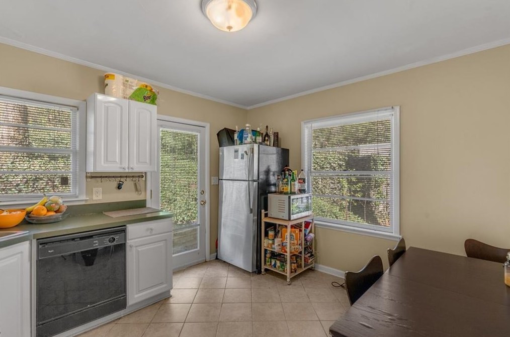 1870 Windemere Dr, Atlanta GA  30324-4918 exterior