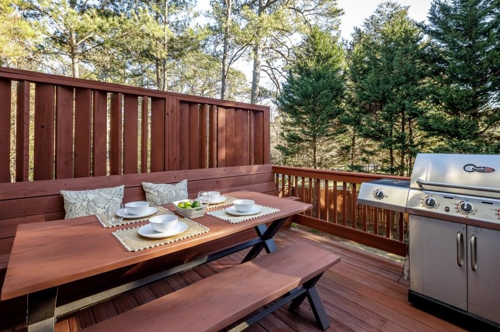 1205 Whitehall Pointe, Atlanta GA  30338-2654 exterior