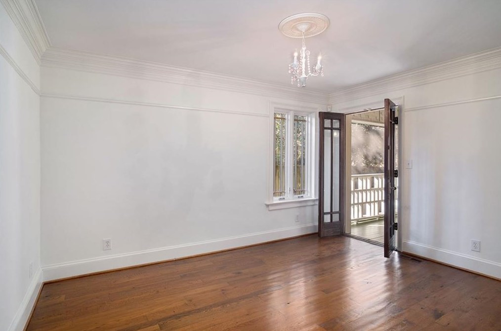 2602 Pineview Dr, Decatur GA  30030-1633 exterior