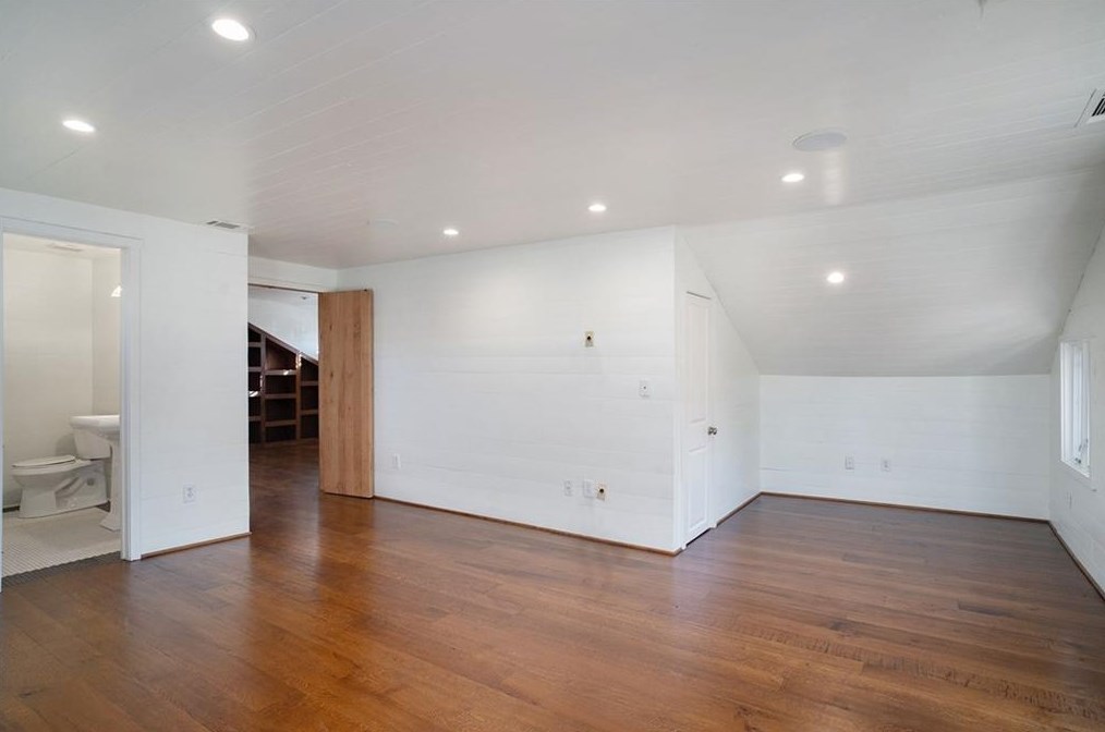 2602 Pineview Dr, Decatur GA  30030-1633 exterior