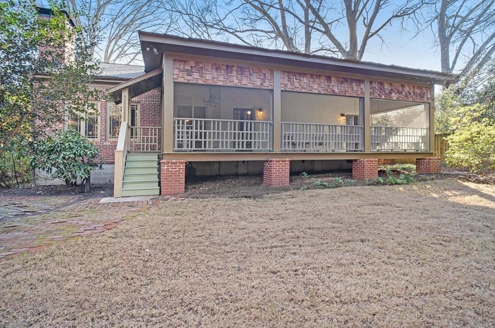 2602 Pineview Dr, Decatur GA  30030-1633 exterior