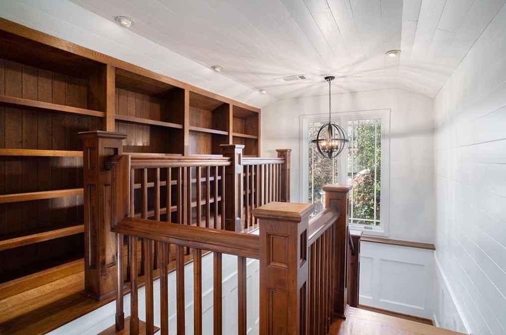 2602 Pineview Dr, Decatur GA  30030-1633 exterior