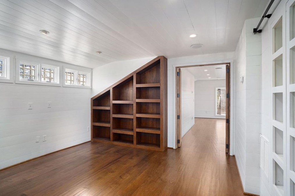 2602 Pineview Dr, Decatur GA  30030-1633 exterior