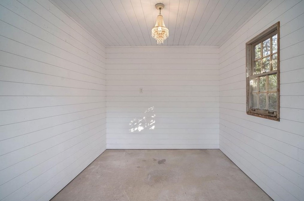 2602 Pineview Dr, Decatur GA  30030-1633 exterior