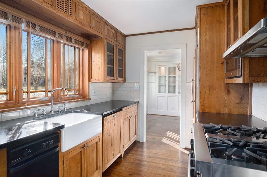 2602 Pineview Dr, Decatur GA  30030-1633 exterior