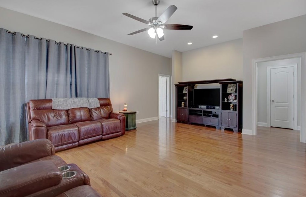 203 Brianna Blvd, Calhoun GA 30701-5009 exterior