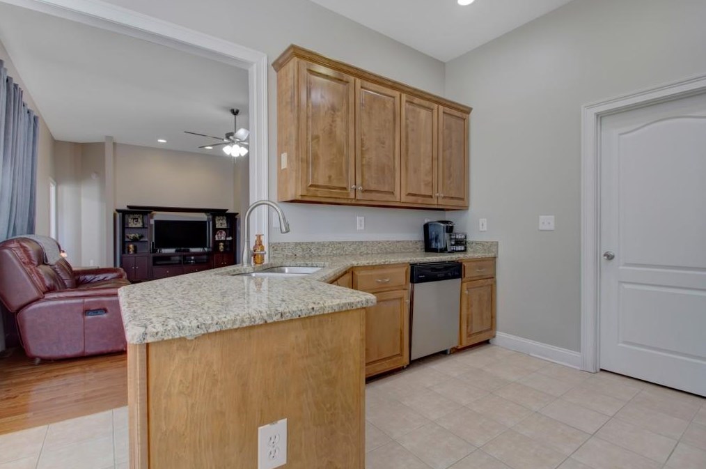 203 Brianna Blvd, Calhoun GA 30701-5009 exterior