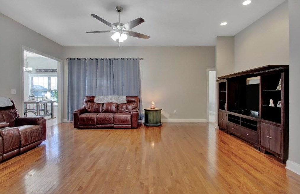 203 Brianna Blvd, Calhoun GA 30701-5009 exterior