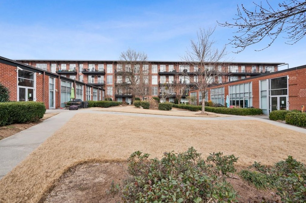 5200 Peachtree Rd, Atlanta GA  30338-4510 exterior