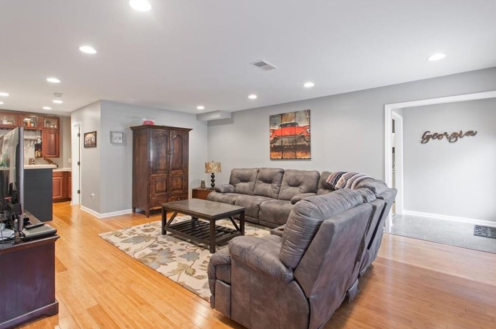 1122 Regiment Dr, Acworth GA exterior