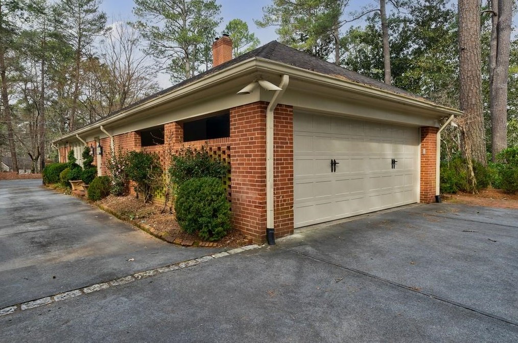 2721 Wyngate Dr, Atlanta GA  30305-2831 exterior