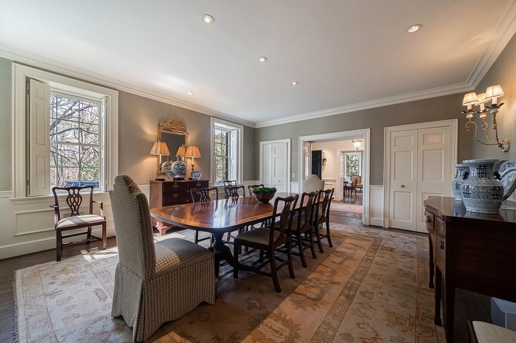 2721 Wyngate Dr, Atlanta GA  30305-2831 exterior