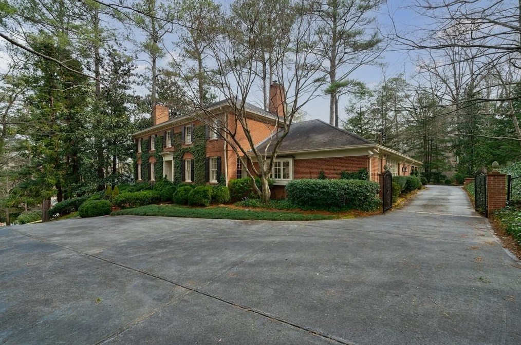 2721 Wyngate Dr, Atlanta GA  30305-2831 exterior