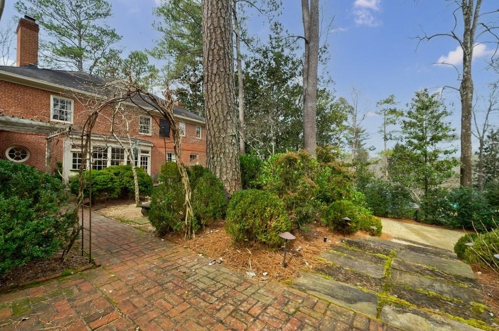 2721 Wyngate Dr, Atlanta GA  30305-2831 exterior