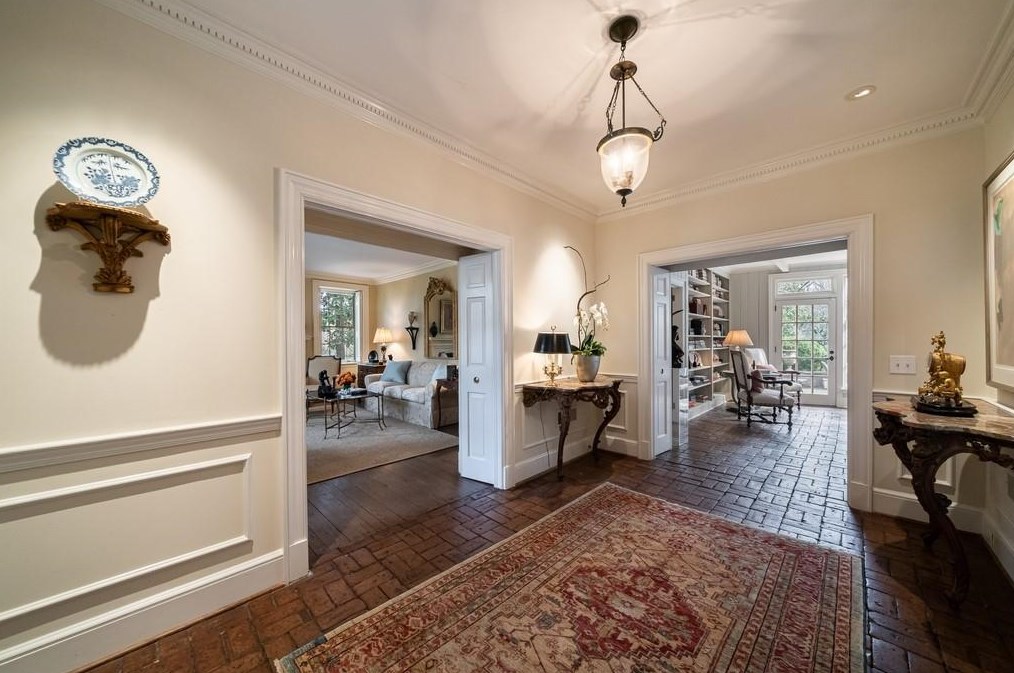 2721 Wyngate Dr, Atlanta GA  30305-2831 exterior